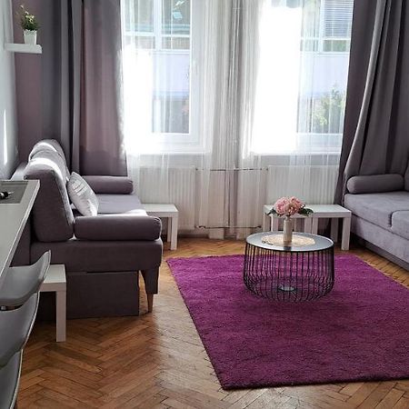 Sweet 16 Apartment In The Party District Budapest Esterno foto