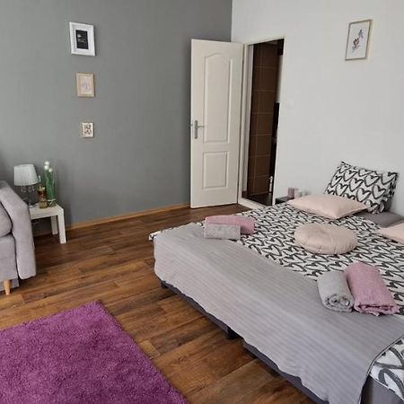 Sweet 16 Apartment In The Party District Budapest Esterno foto
