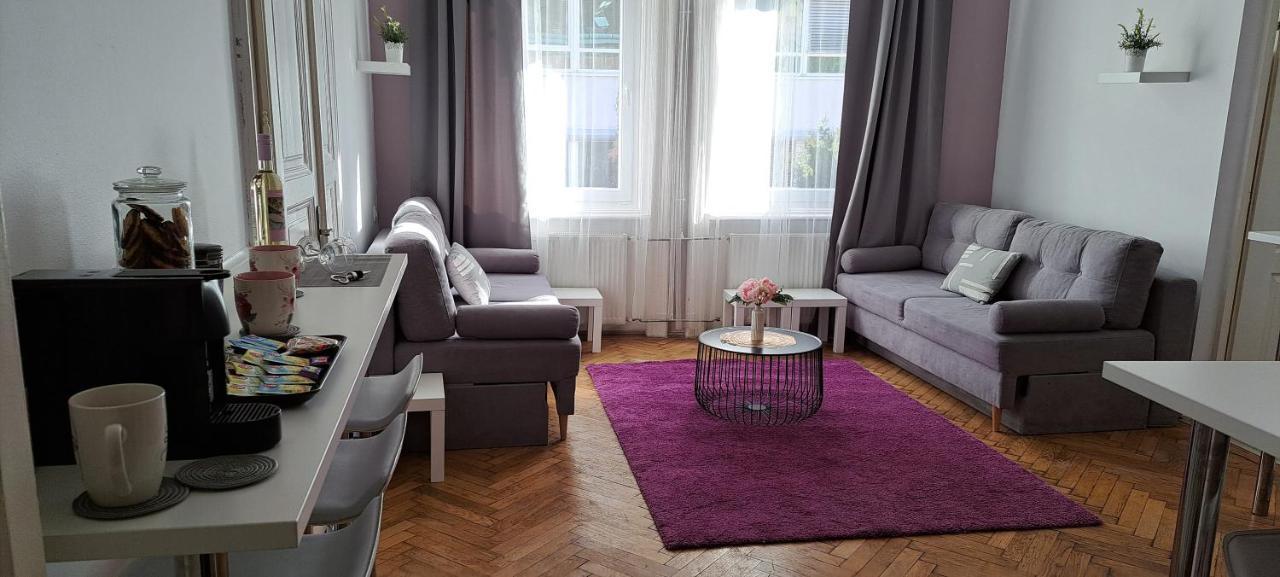 Sweet 16 Apartment In The Party District Budapest Esterno foto