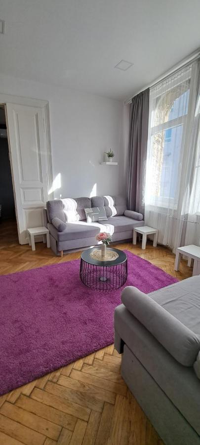 Sweet 16 Apartment In The Party District Budapest Esterno foto