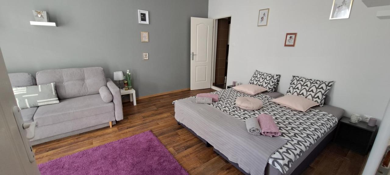 Sweet 16 Apartment In The Party District Budapest Esterno foto